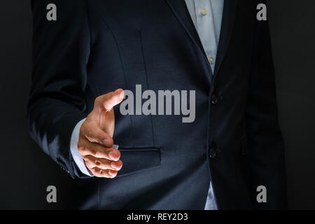 Business Partnerschaft treffen Konzept. Geschäftsmann Handshake. Erfolgreiche Geschäftsleute handshaking nach guter Deal. Horizontale, verschwommenen Hintergrund Stockfoto