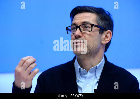 VP von Facebook in Nordeuropa Steve Hatch während einer gemeinsamen Pressekonferenz mit dem Geld sparen Experte Martin Lewis bei den Facebook Headquarters in London. Stockfoto