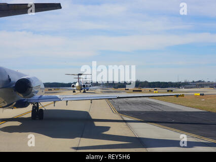 ATLANTA, GA-7 JAN 2019 - Ansicht von Flugzeugen von Delta Airlines (DL) - Jackson Atlanta Hartsfield International Airport (ATL), ein Knotenpunkt für Delta. Stockfoto