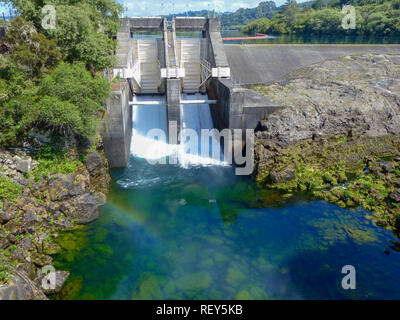 Aratiatia Rapids dam am Waikato River eröffnet mit Wasser bricht durch, Neuseeland, Nordinsel Stockfoto