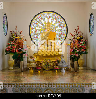 Schöne und ruhige Buddha im Wat Pha Sorn Kaew in Phetchabun, Thailand Stockfoto