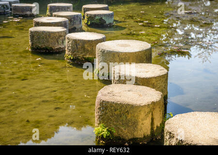 Trittsteine auf Heian-schrein in Kyoto, Japan. Stockfoto