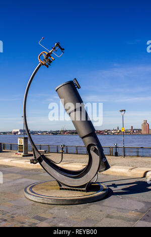 Himmel und Erde Teleskop, Pier Head, Liverpool Stockfoto