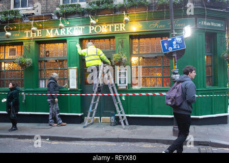 Der Markt Porter, Borough Markt, Food Market, London Bridge, London Stockfoto