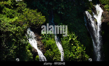 Wasserfall Chupan sewu in Java, Indonesien. Wasserfall in den tropischen Wald von drone Tumpak Sewu Stockfoto