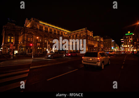 Wien, Österreich - 07 März, 2018: der Wiener Staatsoper bei Nacht, Österreich Stockfoto