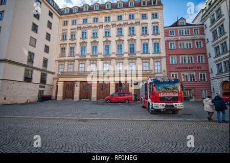 Wien, Österreich - 07 März, 2018: Fire Station mit einem Feuerwehrauto in Wien Stockfoto