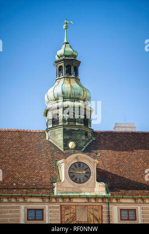 Clock Tower im Innenhof der Hofburg in Wien Stockfoto