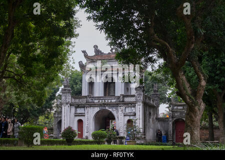 Ein Blick auf die Rückseite des Eingangstor an der Tempel der Literatur in Hanoi, Vietnam. Stockfoto