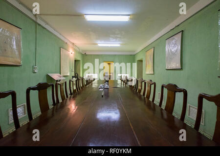 Die D67 Krieg Hauptsitz der Nord vietnamesische Armee in Hanoi, Vietnam. Zimmer in dem unterirdischen Bunker. Stockfoto