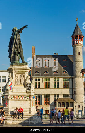 Statue von Jacob Van Artevelde in der Mitte der Vrijdagmarkt in Gent, Belgien Stockfoto