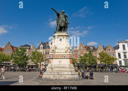 Statue von Jacob Van Artevelde in der Mitte der Vrijdagmarkt in Gent, Belgien Stockfoto