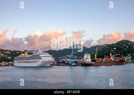 Costa Magic verlassen Castries St. Lucia eine der Windward Island in der Karibik. Stockfoto