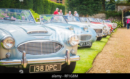 Puddletown, Dorset/UK 08 13 2017: MG oder Morris Garagen, klassische Austin Healey Frogeye Sprite, retro Luxus Sportwagen an Athelhampton House Stockfoto