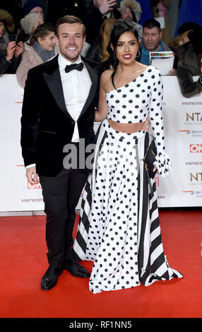 Foto muss Gutgeschrieben © Alpha Presse 079965 22/01/2019 Nathan Massey und Cara de La Hoyde am National Television Awards NTA2019 im O2 in London Stockfoto