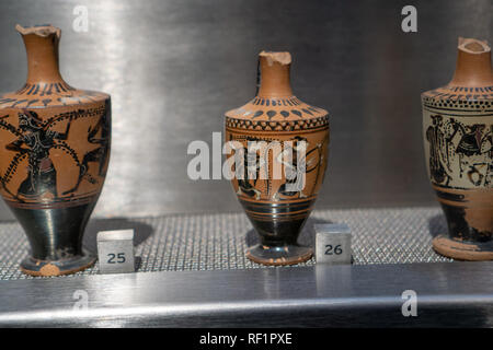 Fun Fact: Die antike griechische Vasen wurden verwendet, Wasser & Wein zu transportieren. Sie wurden von Handwerkern, die nicht berühmt waren und nicht viel Geld verdienen, lackiert. Stockfoto