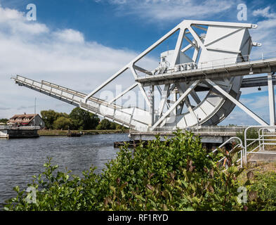 Die Brücke über den Canal de Caen war das erste Ziel von Airborne Truppen in der Normandie am D-Day Kampagne 1944 Die original br genommen Stockfoto