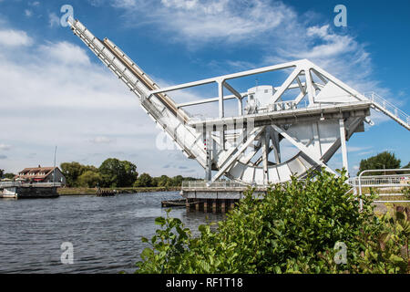 Die Brücke über den Canal de Caen war das erste Ziel von Airborne Truppen in der Normandie am D-Day Kampagne 1944 Die original br genommen Stockfoto