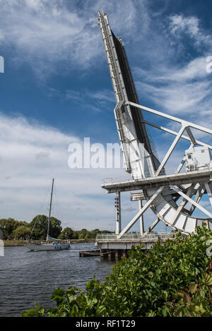 Die Brücke über den Canal de Caen war das erste Ziel von Airborne Truppen in der Normandie am D-Day Kampagne 1944 Die original br genommen Stockfoto