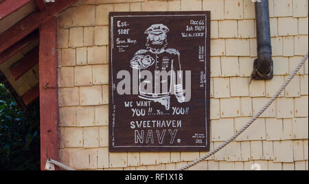 Mellieha, Malta, 30. Dezember 2018 - Silberschmied alten Holzhaus in Popeye Village Anchor Bay Stockfoto