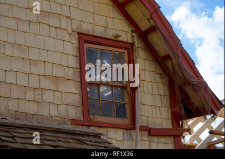 Mellieha, Malta, 30. Dezember 2018 - Silberschmied alten Holzhaus in Popeye Village Anchor Bay Stockfoto