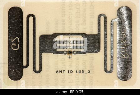 RFID, Radio Frequency Identification, EPC Kleidung Tag Stockfoto