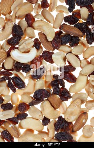 Trail mix, gemischte Nüsse und getrocknete Früchte, Rosinen, Mandeln Stockfoto