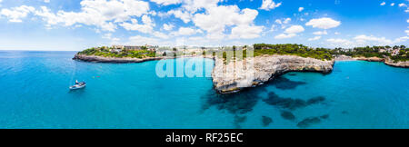 Spanien, Balearen, Mallorca, Porto Cristo Novo, Luftaufnahme von Cala Mendia, natürlichen Hafen Stockfoto