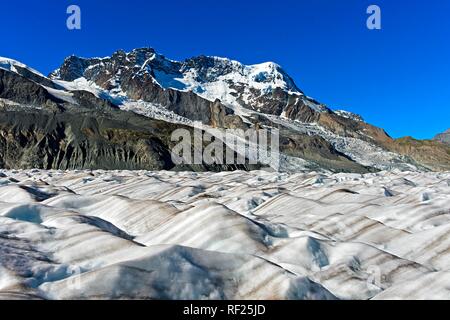 Breithorn Berg über dem Eis Feld der Gornergletscher, Zermatt, Wallis, Schweiz Stockfoto