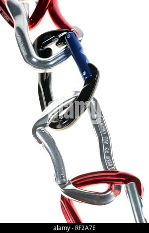 Leichtmetall Karabiner (Karabiner, Snap-Haken) Ringe für klettern, sichern Seile verwendet, Anschließen Stockfoto