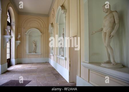 Statuen stehen in Nischen im Wörlitzer Gartenreich, Palast, Dessau-Woerlitz Dessau-Woerlitz Garden Realm Stockfoto