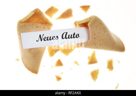 Geöffnet Fortune cookie, neues Auto, neues Auto Stockfoto