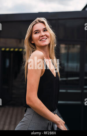 Porträt der blonde junge Frau Stockfoto