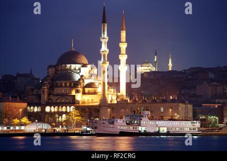 Das Goldene Horn, die neue Moschee, Nuru Osmaniye Moschee, Istanbul, Türkei Stockfoto