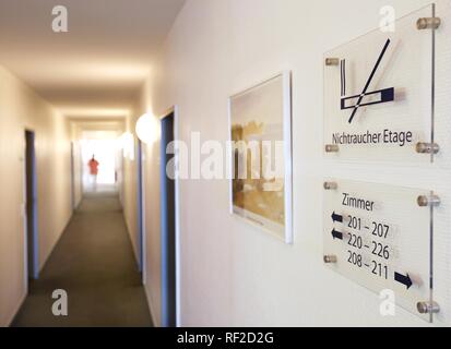 Nichtraucheretage, hotel Flur im Hotel Bernstein, Ostseebad Sellin, Insel Rügen, Mecklenburg-Vorpommern Stockfoto