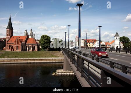 Kirche von Vytautas der Große, Aleksotas Brücke über den Fluss Nemunas, Kaunas, Litauen, Baltische Staaten, nordöstlichen Europa Stockfoto