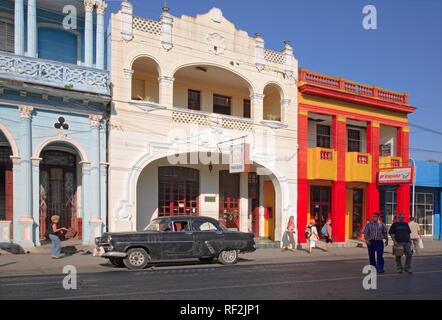 Kolonialen Fassaden entlang der Calle Marti Street, Pinar del Rio im Südwesten von Kuba, Karibik Stockfoto