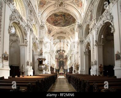 Innenraum der Abtei von St. Maria und St. Johannes in der Stiftsbasilika in Waldsassen, Oberpfalz, Bayern Stockfoto