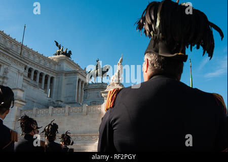 Rom, Italien, 2. Juni 2018: Offizielle italienische Armee Brass Band Musiker spielen im Stadtzentrum während der Militärparade in Fron der Altare della Patria mon Stockfoto