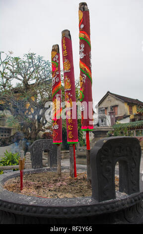 Rauchopfer auf dem Gelände des Phuoc Kien (oder Fukian, Fujian oder Phuc Kien) Montagehalle gebaut im Jahre 1697 von chinesischen Händler in der historischen UNE Stockfoto