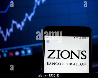 Kiew, Ukraine. 23 Jan, 2019. Zions Bancorporation logo gesehen auf einem Smartphone angezeigt. Quelle: Igor Golovniov/SOPA Images/ZUMA Draht/Alamy leben Nachrichten Stockfoto