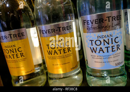 Fever-Tree Tonic Water. Fever-Tree hat ein weiteres Jahr des schnellen Wachstums berichtet als Verbraucher seine Mischer während der Hitzewelle und der hektischen Weihnachtszeit aufgeschnappt. In einem trading Update, sagte die Gruppe für das Gesamtjahr Umsatz für 2018 wurde rund £ 236 Mio., ein Anstieg von 39 %. Der Konzern erwartet für das Gesamtjahr ergibt sich vor seinen Erwartungen gerecht zu werden. Foto von Jason Bye Stockfoto