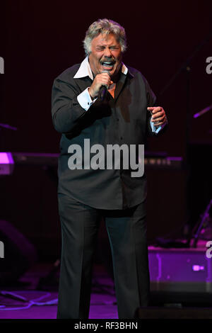 Stuart, FL, USA. 23 Jan, 2019. Tony Orlando führt am Lyric Theatre am 23. Januar 2019 in Stuart, Florida. Quelle: MPI04/Medien Punch/Alamy leben Nachrichten Stockfoto