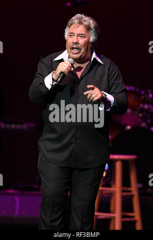 Stuart, FL, USA. 23 Jan, 2019. Tony Orlando führt am Lyric Theatre am 23. Januar 2019 in Stuart, Florida. Quelle: MPI04/Medien Punch/Alamy leben Nachrichten Stockfoto