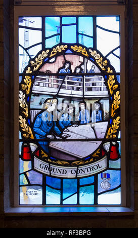 Biggin Hill, Kent, Großbritannien. 24. Januar, 2019. Nach einer 16-monatigen Bauvorhaben, die brandneue Biggin Hill Memorial Museum seine Türen für Besucher öffnen zum ersten Mal am 2. Februar 2019, die Chance bietet, die inspirierende Geschichte des berühmtesten britischen Flugplatz zu erleben. Wichtige Mittel für das Projekt kam von der Nationalen Lotterie und zentrale Regierung. RAF Biggin Hill spielte eine entscheidende Rolle im Zweiten Weltkrieg. Bild: Kapelle Glasfenster "Die vielen" gewidmet, der Support-mitarbeiter und Besatzungen. Credit: Malcolm Park Redaktion/Alamy leben Nachrichten Stockfoto