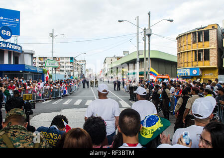 Panama City, Panama. 23. Januar, 2019. Straßen von Panama City ist voll von Menschen, die für den Papst Francis Ankunft Credit: Mabelin Santos/Alamy leben Nachrichten Stockfoto