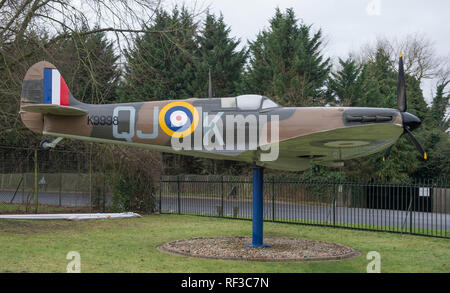 Biggin Hill, Kent, Großbritannien. 24. Januar, 2019. Nach einer 16-monatigen Bauvorhaben, die brandneue Biggin Hill Memorial Museum seine Türen für Besucher öffnen zum ersten Mal am 2. Februar 2019, die Chance bietet, die inspirierende Geschichte des berühmtesten britischen Flugplatz zu erleben. Wichtige Mittel für das Projekt kam von der Nationalen Lotterie und zentrale Regierung, mit dem Design von Robin Lee Architektur. RAF Biggin Hill spielte eine entscheidende Rolle im Zweiten Weltkrieg. Eine vollständige Nachbau Spitfire steht als Gate Guardian. Credit: Malcolm Park Redaktion/Alamy leben Nachrichten Stockfoto