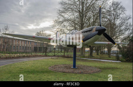 Biggin Hill, Kent, Großbritannien. 24. Januar, 2019. Nach einer 16-monatigen Bauvorhaben, die brandneue Biggin Hill Memorial Museum seine Türen für Besucher öffnen zum ersten Mal am 2. Februar 2019, die Chance bietet, die inspirierende Geschichte des berühmtesten britischen Flugplatz zu erleben. Wichtige Mittel für das Projekt kam von der Nationalen Lotterie und zentrale Regierung, mit dem Design von Robin Lee Architektur. RAF Biggin Hill spielte eine entscheidende Rolle im Zweiten Weltkrieg. Eine vollständige Nachbau Spitfire steht als Gate Guardian. Credit: Malcolm Park Redaktion/Alamy leben Nachrichten Stockfoto