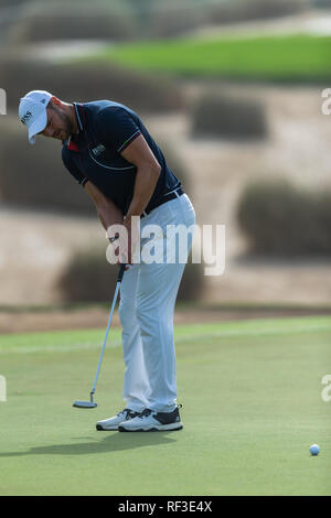 Dubai, VAE. 24. Jan 2019. Martin Kaymer von Deutschland Schläge auf der 11 Loch in Runde 1 Während der Omega Dubai Desert Classic 2019 im Emirates Golf Club, Dubai, UAE am 24. Januar 2019. Foto von Grant Winter. Credit: UK Sport Pics Ltd/Alamy leben Nachrichten Stockfoto