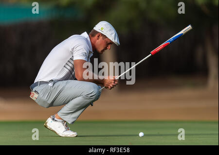 Dubai, VAE. 24. Jan 2019. Bryson Dechambeau der USA in Runde 1 Während der Omega Dubai Desert Classic 2019 im Emirates Golf Club, Dubai, UAE am 24. Januar 2019. Foto von Grant Winter. Credit: UK Sport Pics Ltd/Alamy leben Nachrichten Stockfoto